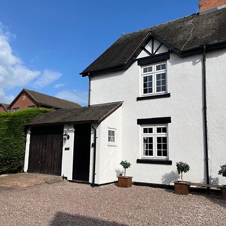 One Jubilee Cottages Shugborough Bagian luar foto