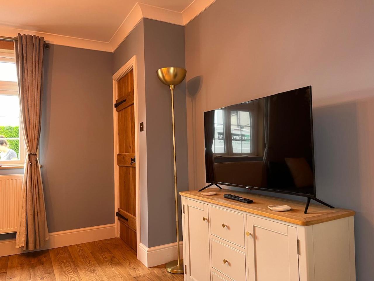 One Jubilee Cottages Shugborough Bagian luar foto